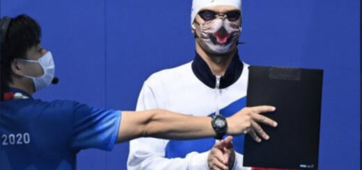 東京五輪で猫マスクを着用しているエフゲニー・リロフ選手