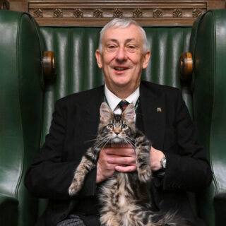 リンジー・ホイル庶民院議長の愛猫、メインクーンのアトリー君