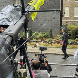 英国首相に就任したリシ・スナク首相とラリー君