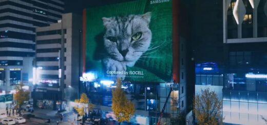 2億画素を搭載したサムソンのモバイルイメージセンサ「アイソセルHP1」で撮影した猫の写真を印刷して作られたビルボード