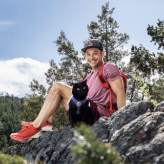 アウトドアライフを楽しむJJ兄さんとサイモン君