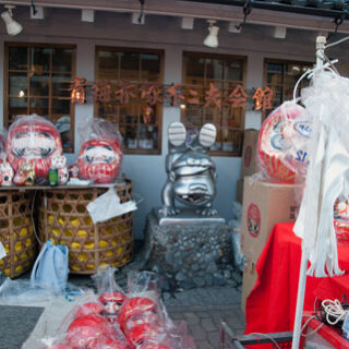 だるま市の日の「青梅赤塚不二夫会館」